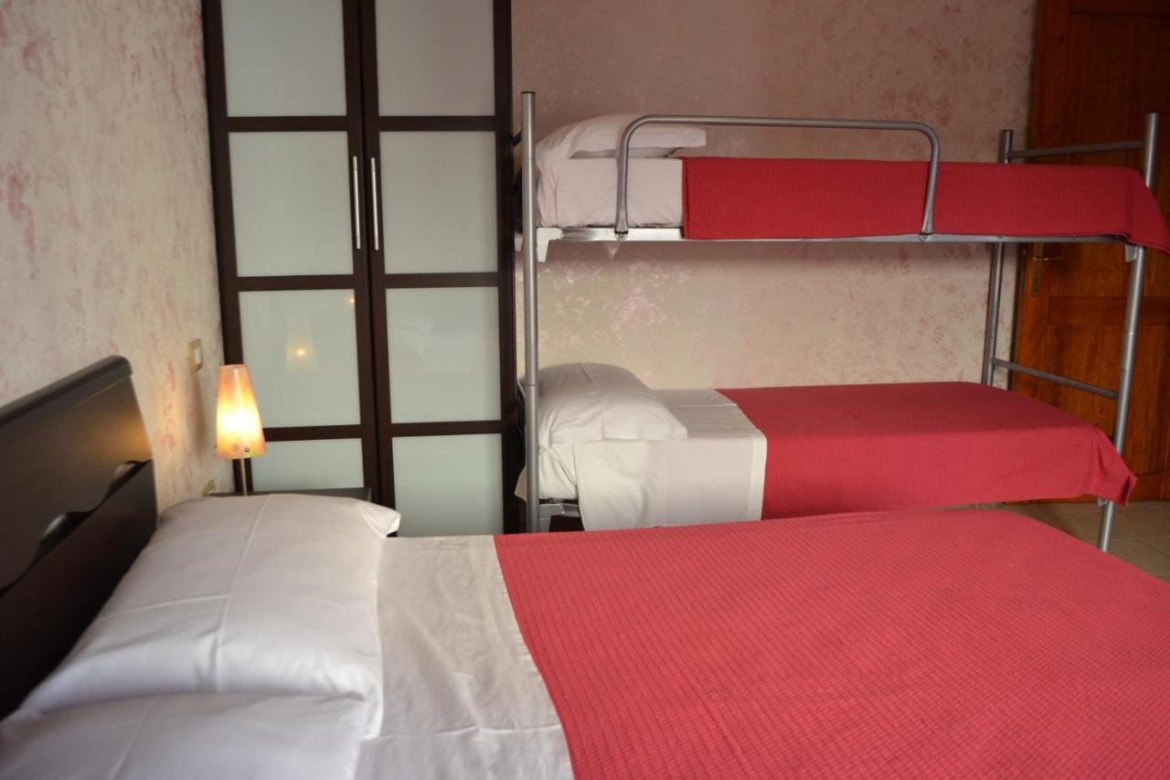 Bed and Breakfast Sa Marina La Caletta Exterior foto