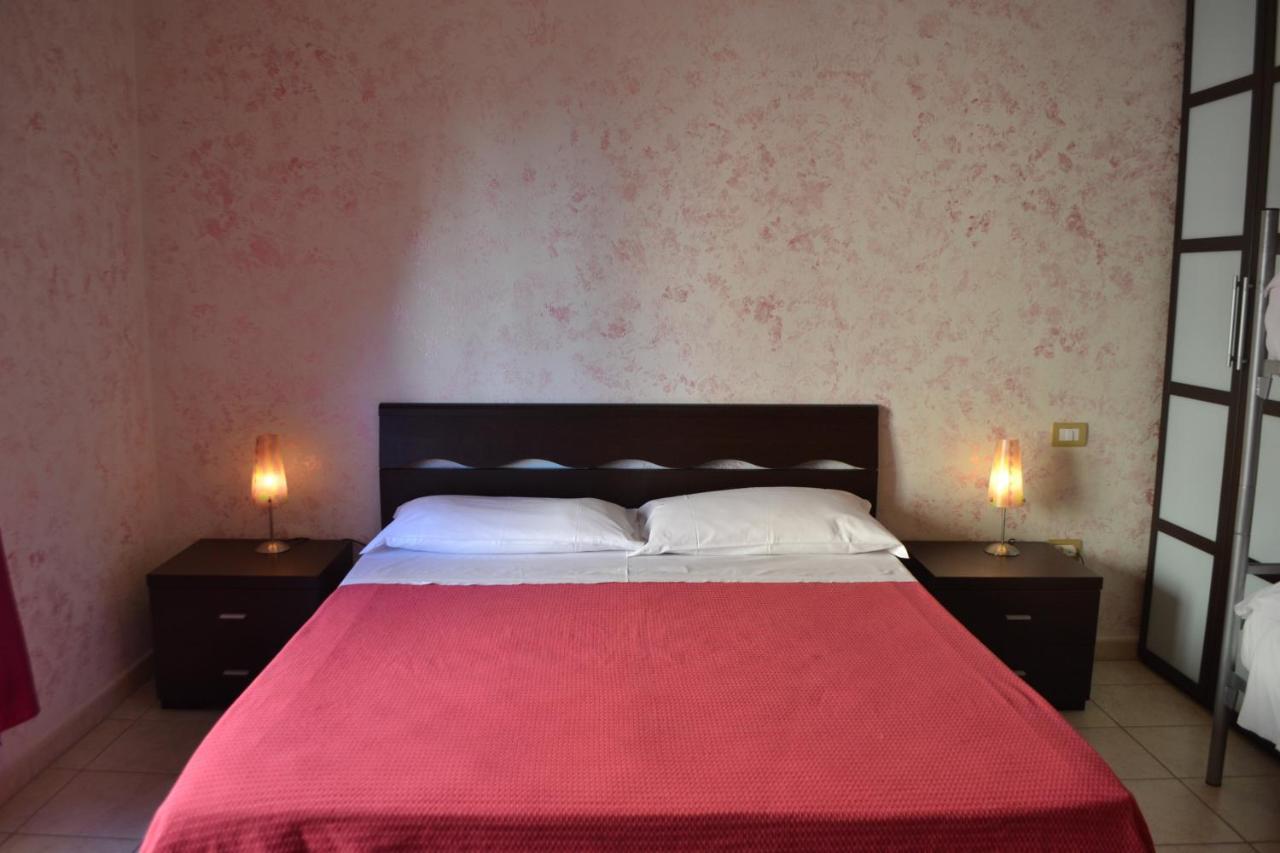 Bed and Breakfast Sa Marina La Caletta Exterior foto