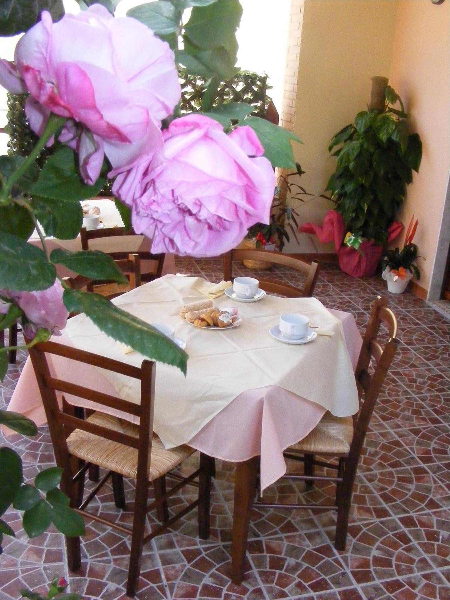 Bed and Breakfast Sa Marina La Caletta Exterior foto