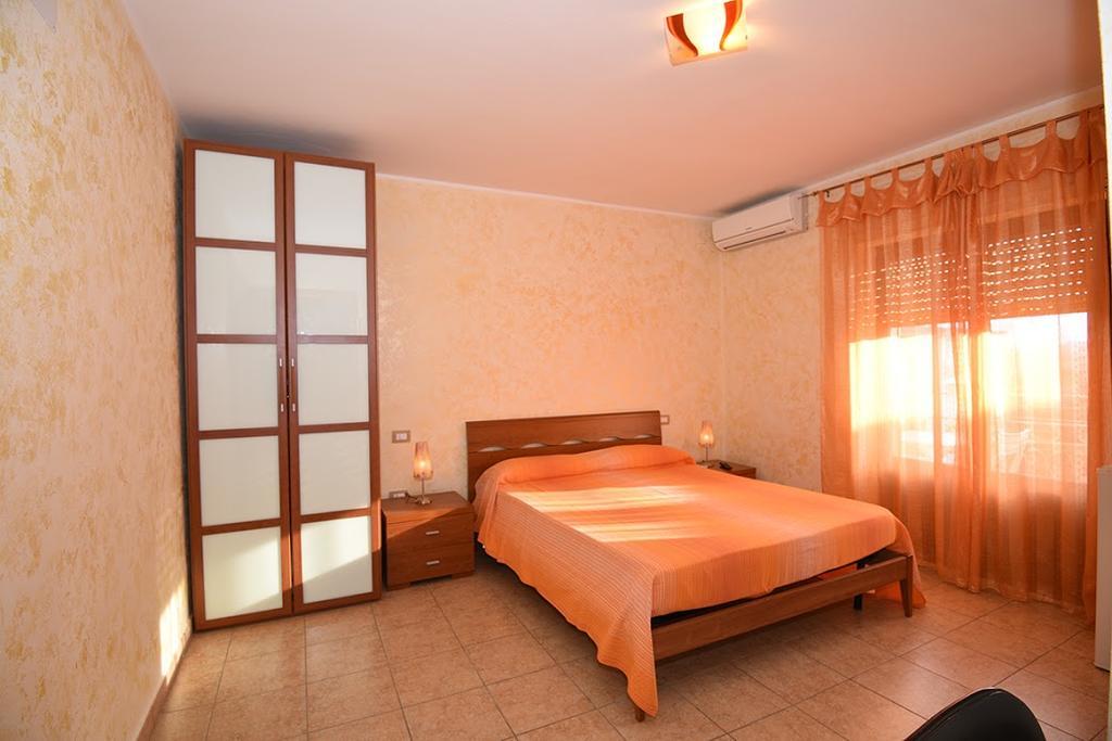 Bed and Breakfast Sa Marina La Caletta Exterior foto