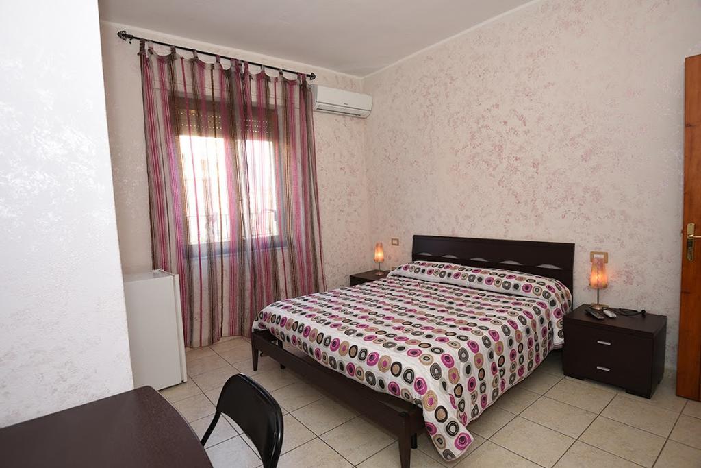 Bed and Breakfast Sa Marina La Caletta Exterior foto