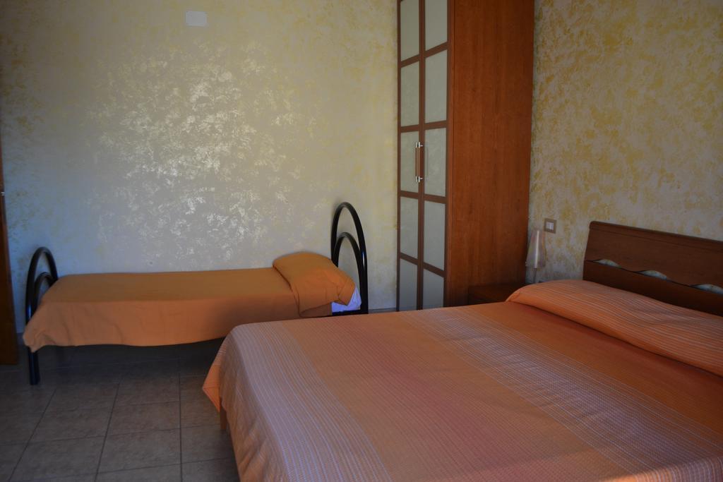 Bed and Breakfast Sa Marina La Caletta Exterior foto