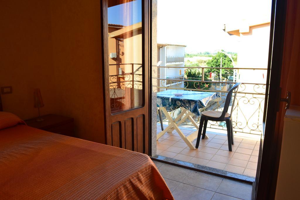 Bed and Breakfast Sa Marina La Caletta Exterior foto