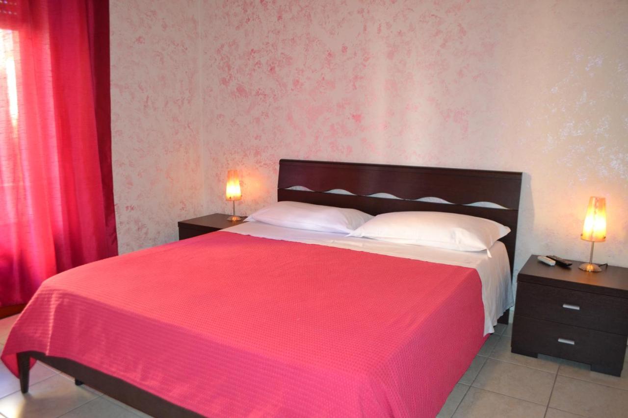 Bed and Breakfast Sa Marina La Caletta Exterior foto