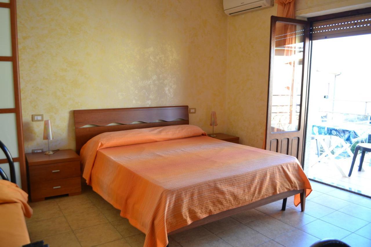 Bed and Breakfast Sa Marina La Caletta Exterior foto
