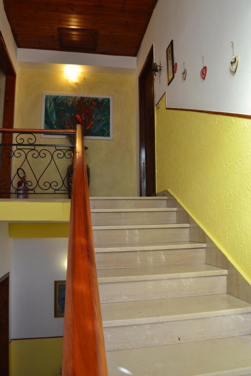 Bed and Breakfast Sa Marina La Caletta Exterior foto