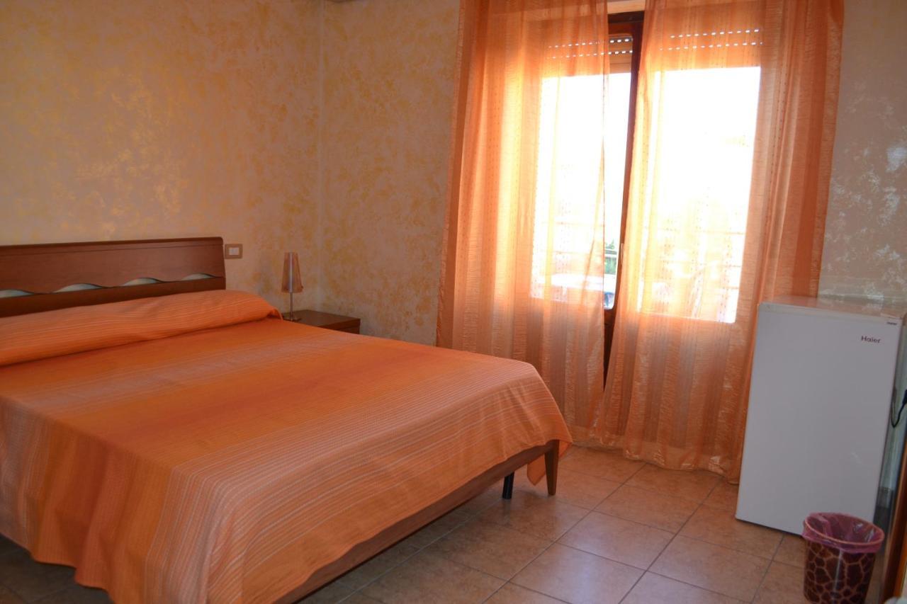 Bed and Breakfast Sa Marina La Caletta Exterior foto